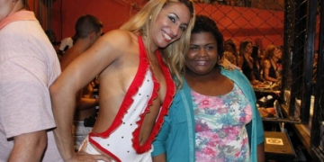 Favela Kombat MC Carol