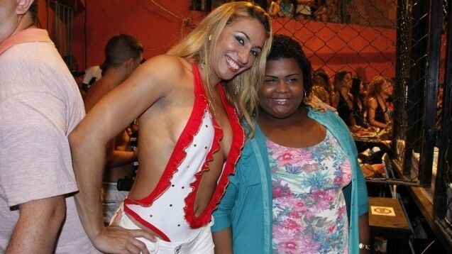 Favela Kombat MC Carol